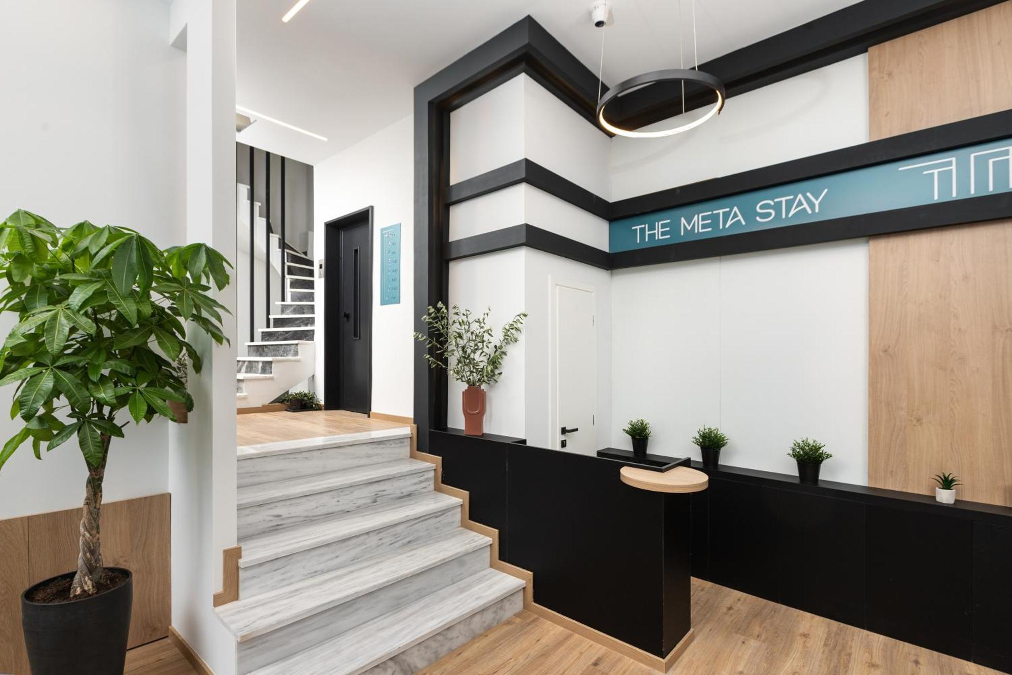 The Meta - Rooftop Access *